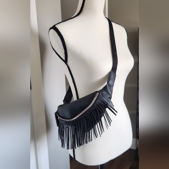 Source Unknown Handbags - Leather-like fringe black fanny pack. Cross body bag. Vintage rodeo vibes!